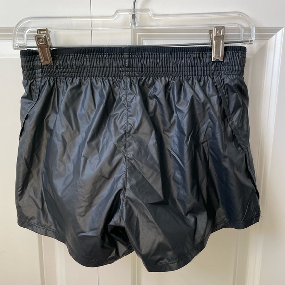 Nike Running swoosh shorts in black‎ - Picture 3 of 3